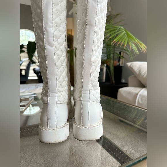 White fur boots. flat boots - Picture 5 of 6